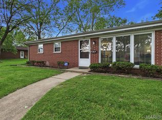 121 Sheffield Dr, Belleville, IL 62223