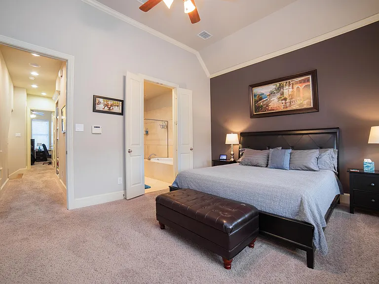 2127 Canton St — Photo 14