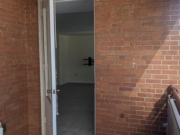 5th image of 1121 Arlington Blvd APT 530