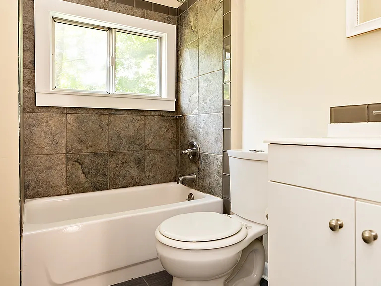 3 Lee Ave — Photo 25