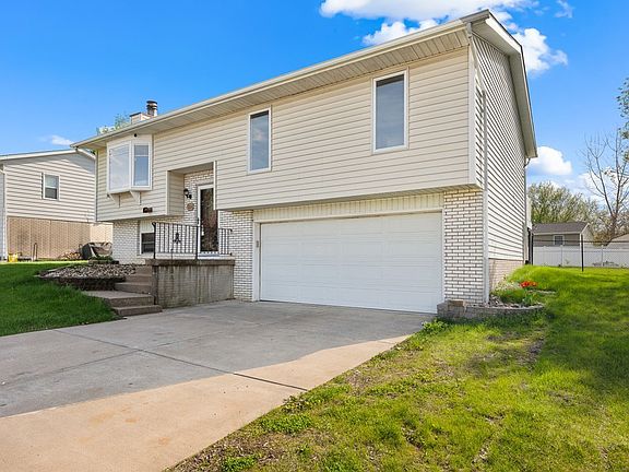 3rd image of 109 Blackhawk Dr