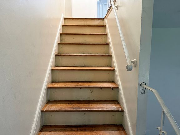 4th image of 16212 Maplewood Ct