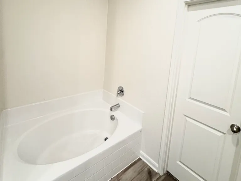 752 Saratoga Dr — Photo 9