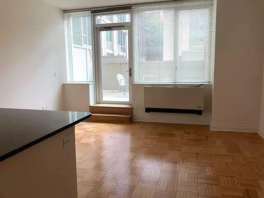 4th image of 1510 Lexington Ave APT 2M