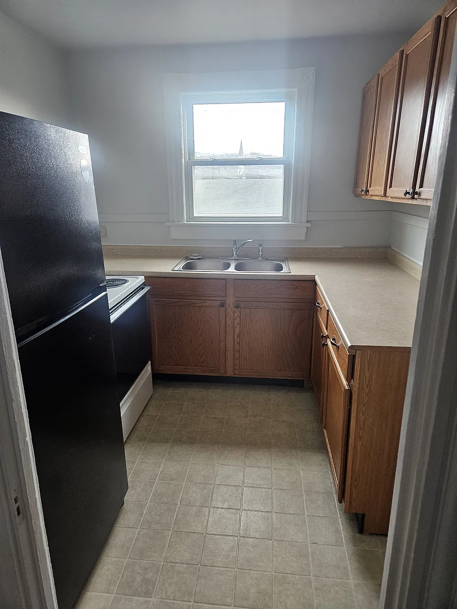 Building Photo - 404 N Centre St #3