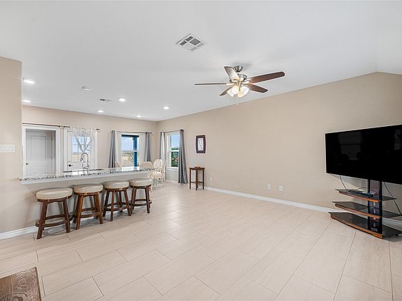 4th image of 8307 W Green Leaf St
