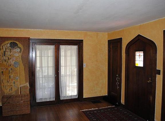 3rd image of 5685 N Broadway St