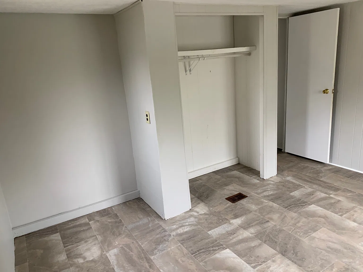 3 bed, 980 sqft, $995 — Photo 4