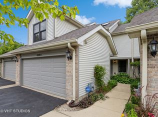 1035 N Auburn Woods Dr, Palatine, IL 60067