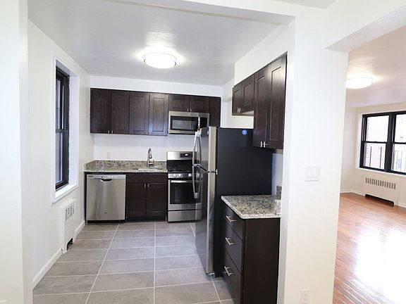 5th image of 13261 Sanford Ave APT 5A
