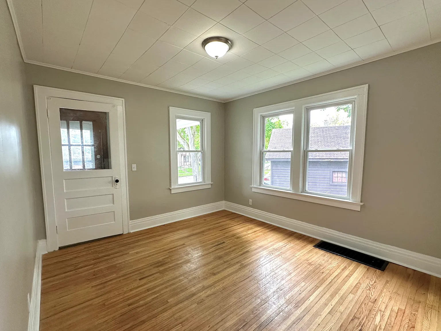 156 Hillendale St — Photo 3