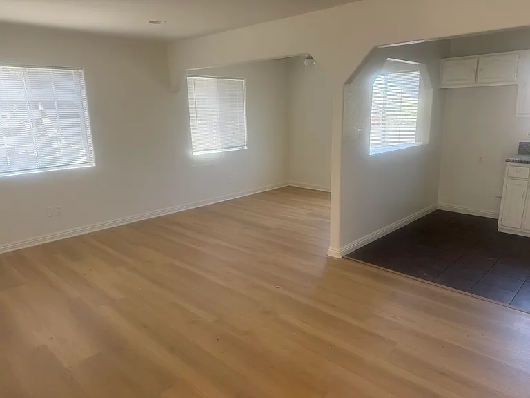 1153 E 56th St #1153 — Photo 2