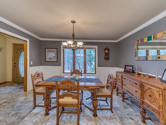 5th image of 42W145 Retreat Ct