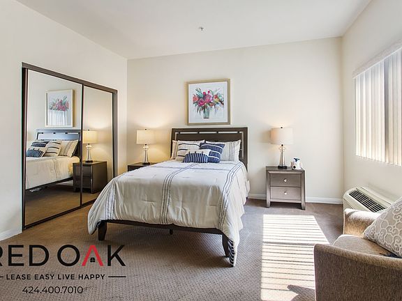 4th image of 539 N Mentor Ave #220