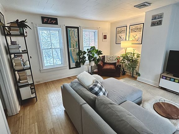 2nd image of 305 Nelson Ave #2