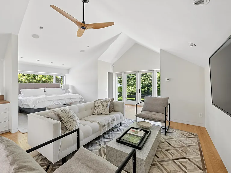 946 Ocean Rd — Photo 9