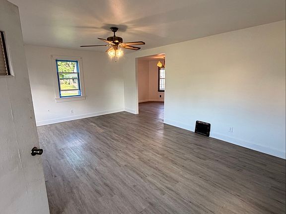4th image of 2843 Vestal Rd