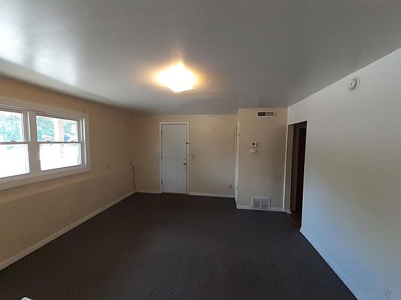 5th image of 1016 S College Ave #E