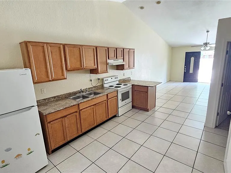 711 Lake Jessie Dr — Photo 6