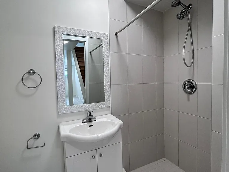 58 Wessenger Dr #LOWER — Photo 5