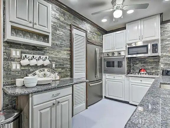 4th image of 4 Sunrise Dr Unit 4