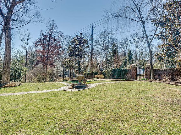 3rd image of 516 SW Scenic Dr