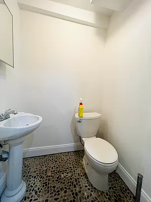 Rented by Pear NYC LLC | media 11