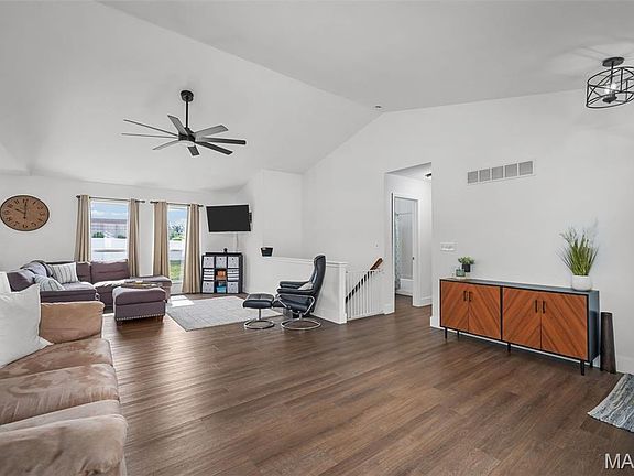 5th image of 4 Royallbend Ct