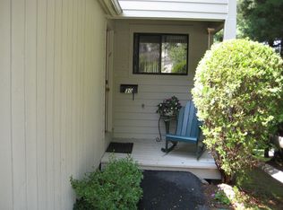 30 Timber Rdg, Mount Kisco, NY 10549