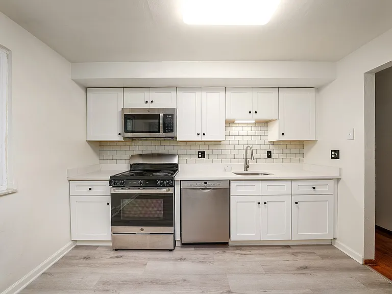 466 Mohican Ave — Photo 11