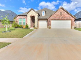 408 Tralee Ln, Yukon, OK 73099