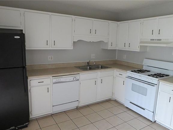2nd image of 4106 Hawthorne Cir SE #2B