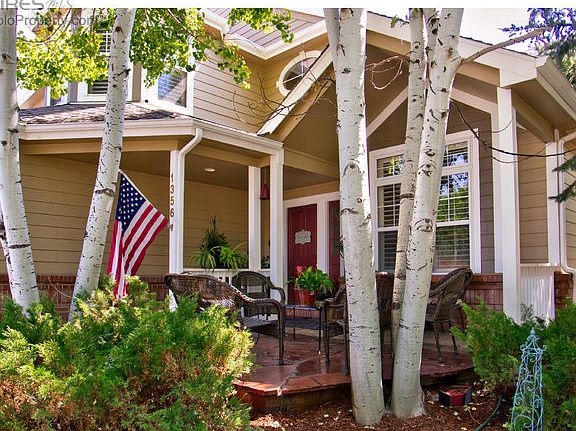 Covered Front Porch!