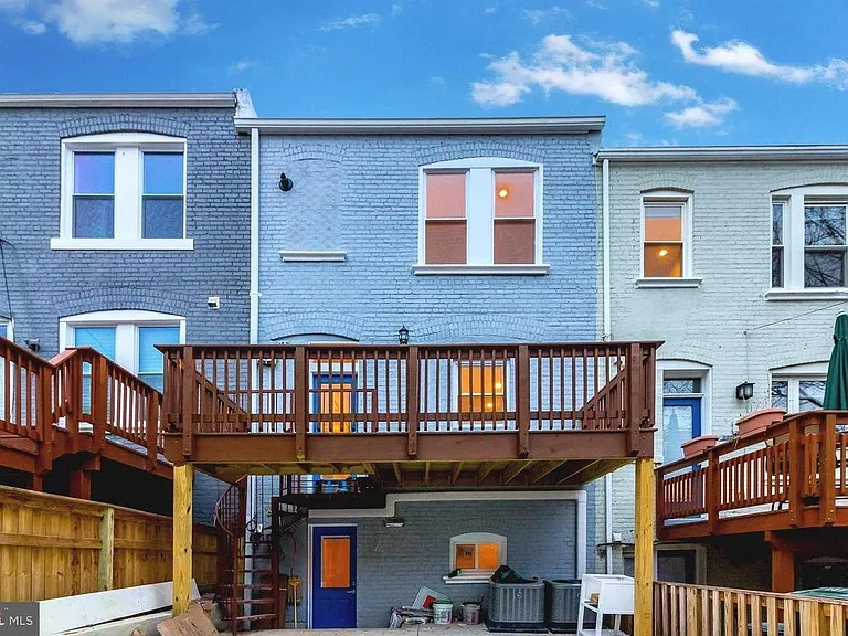 225 Bryant St NE #B — Photo 5