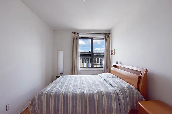 Sold by LEE & ASSOCIATES NYC RESIDENTIAL LLC | media 5