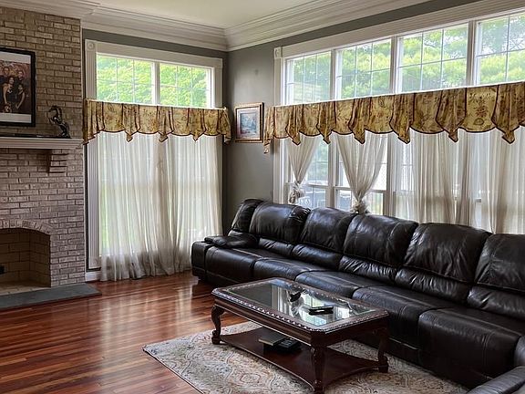 3rd image of 3911 Arbor Crest Way