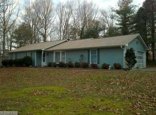 5401 Bridal Ridge Rd, Pfafftown, NC 27040