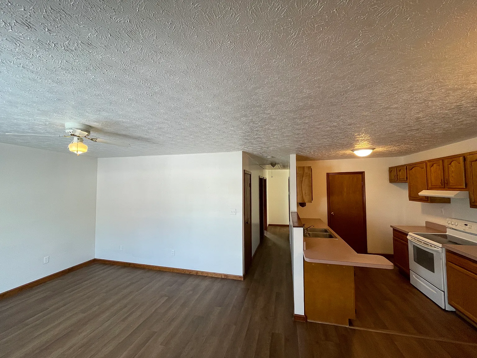 2 bed, 864 sqft, $925 — Photo 2