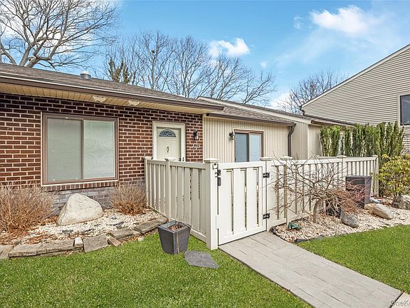 3rd image of 225 Birchwood Road
