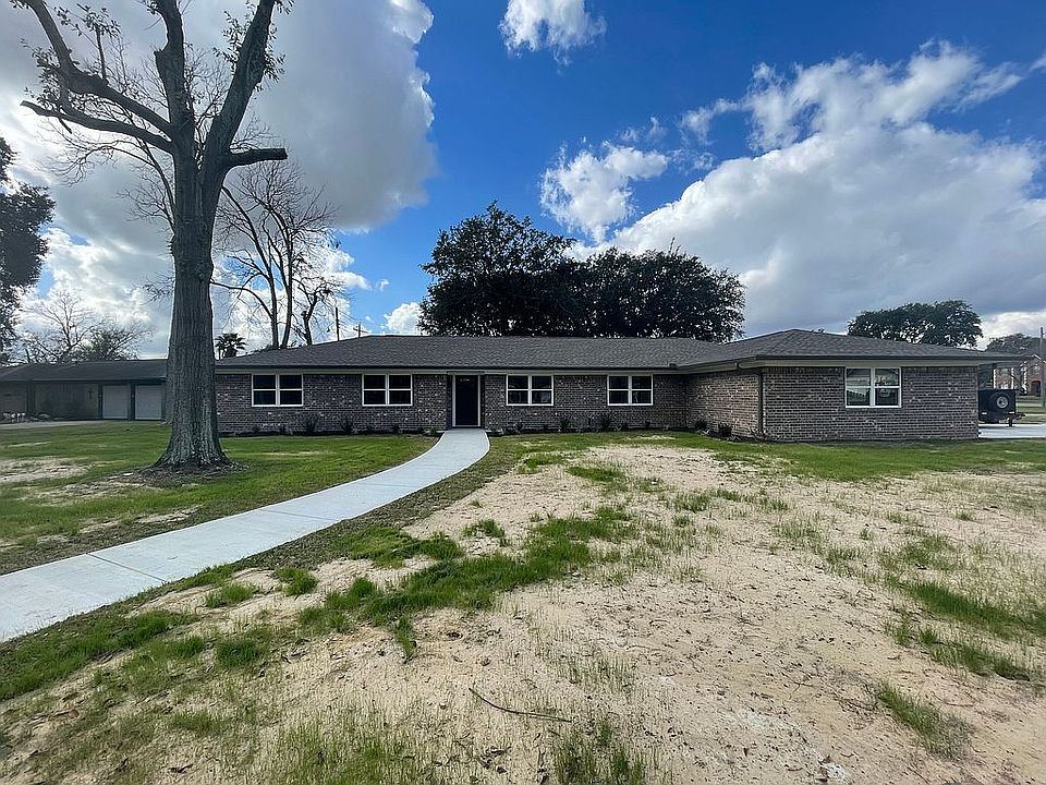 1st image of 927 Circle Dr