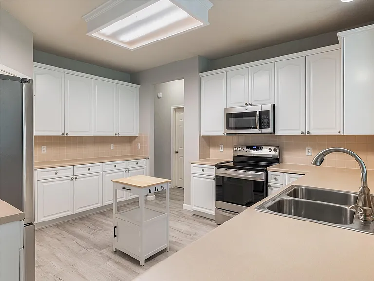 12304 Torrance Ct — Photo 10