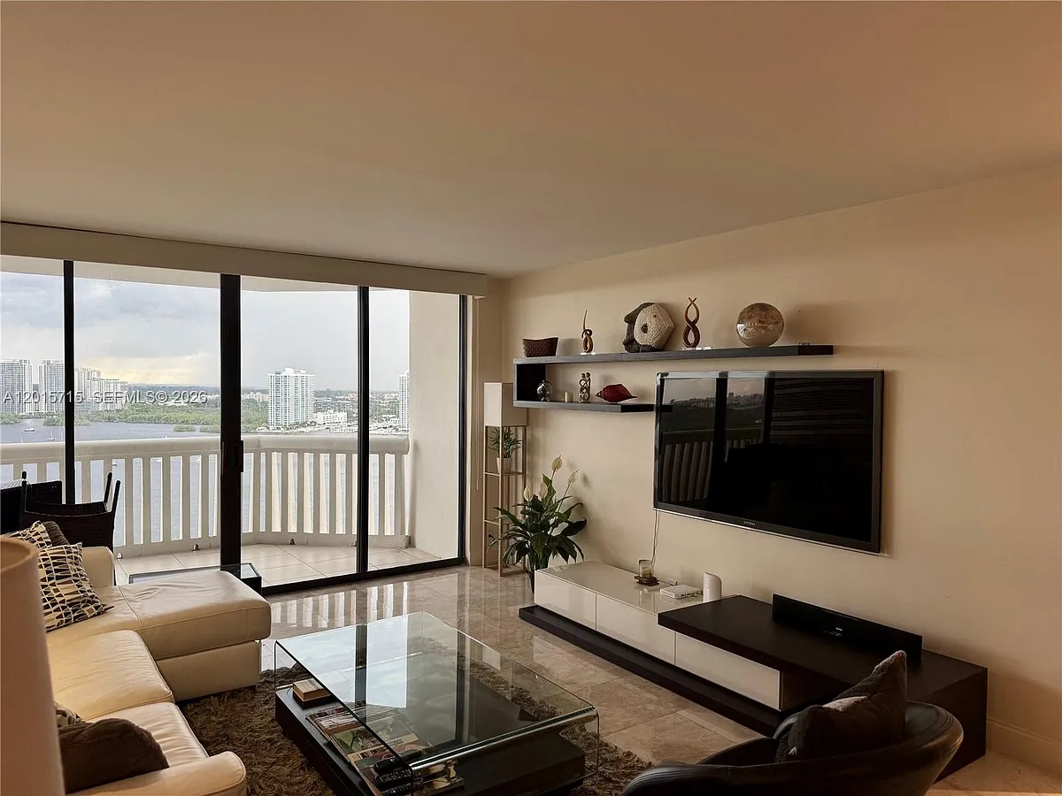 Building Photo - 1000 Island Blvd #2512