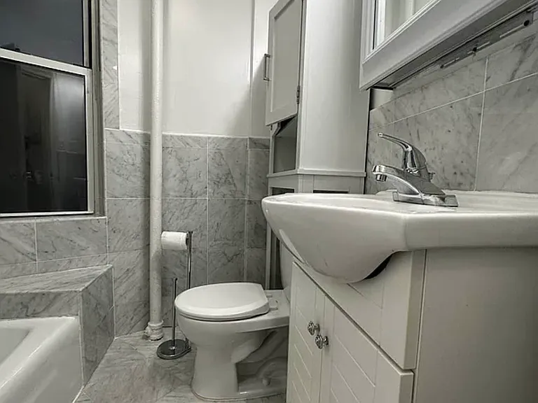 14 Jones St #2D — Photo 4