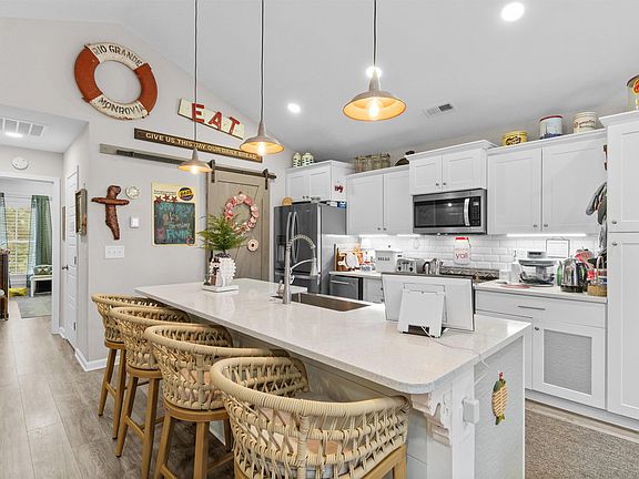 5th image of 220 Kings Crossing Loop