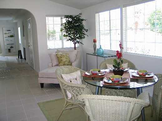 casual dining off kitchen