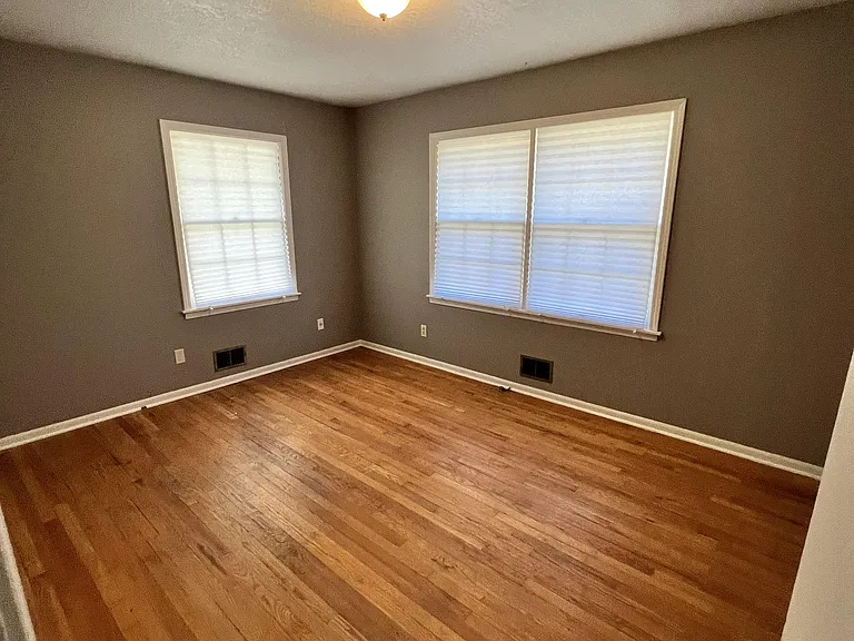 1509-1511 W College Ter — Photo 6