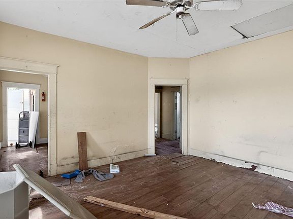 5th image of 103 E Magnolia St