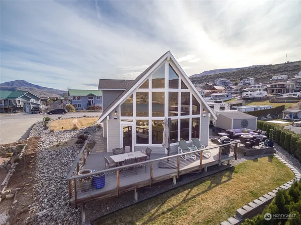 575 W Marine View Drive, Orondo, WA 98843