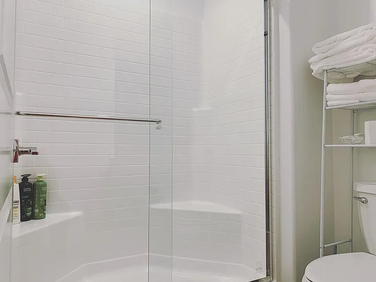 2400 E Carter Ave — Photo 10