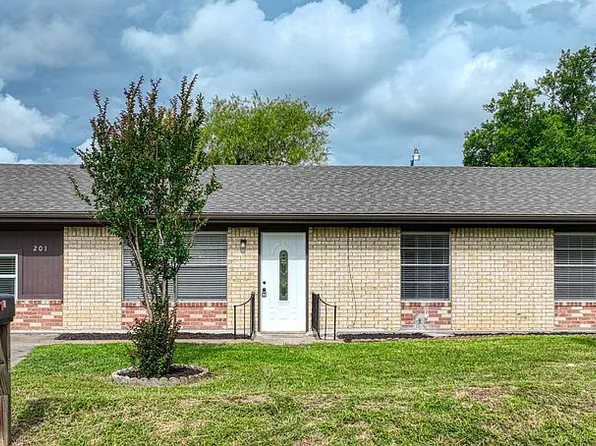 201 N McLendon St, Mexia, TX 76667